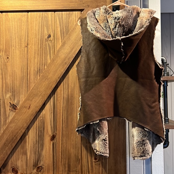 NWT Dylan/True Grit brown vintage fur reversible vest with hood size L - Picture 3 of 6